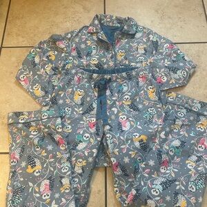 Nick & Nora grey flannel pajama set with a snowy owl print. Size Xs
